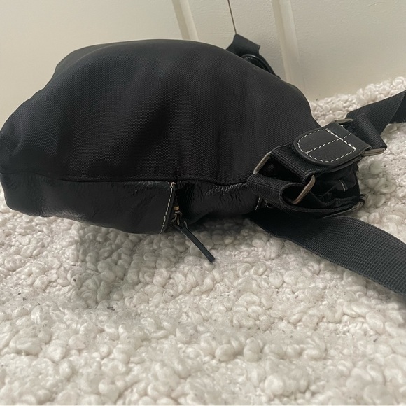 Roots Vintage Black Leather Crossbody Bag Purse - Picture 6 of 8